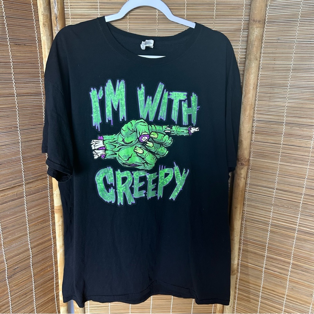 Unisex Black Horror Shirt Size XL “I’m With Creepy” Zombie Hand